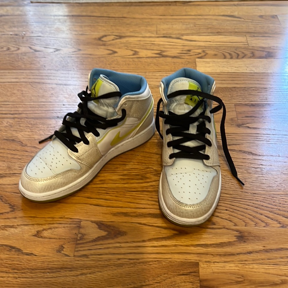 Nike Jordan 1 Mid SE Lucid Dreams Grade School Boys Size 6Y Basketball shoes